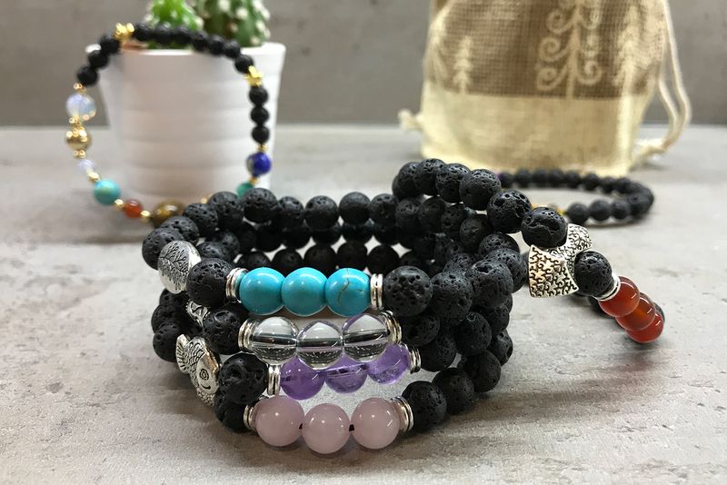 Náramek z Lávového Kamene - Čakry a Hamsa