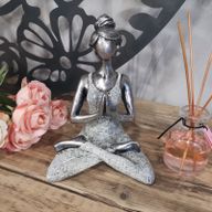Yoga Lady Figurka - Stříbrná & Bílá 24cm