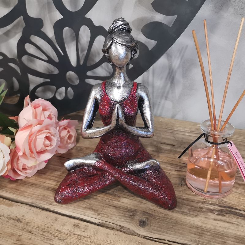 Yoga Lady Figurka -  Stříbrná & Bordová 24cm
