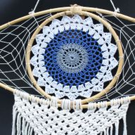 Ochranný Lapač Snů - Velký - Macramé Oko - Bílá / Modrá / Šedá