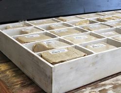 Rustikální Čísla a Písmena - Styl Kůry - Výstavní Box & Starter