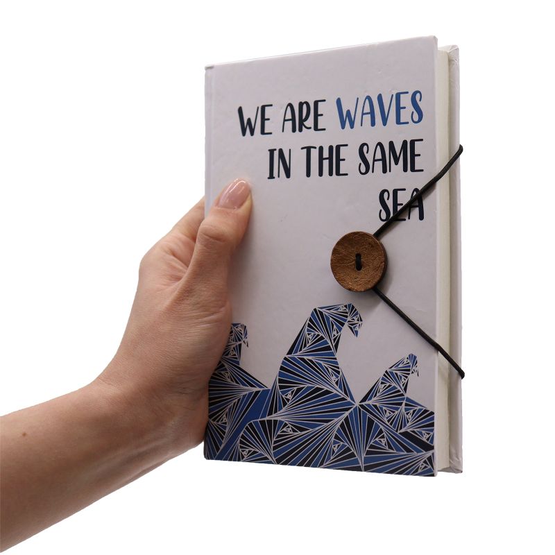 Malý Zápisník se Šňůrkou - Waves in the same sea
