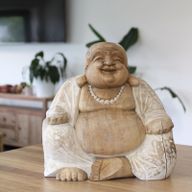 Ručně Vyřezávaná Socha Buddhy - Bílá Vymývaná - 30cm