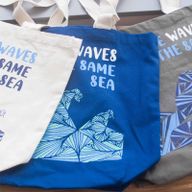 Bavlněná Taška s Potiskem - We are Waves - Šedá, Modrá a Natural