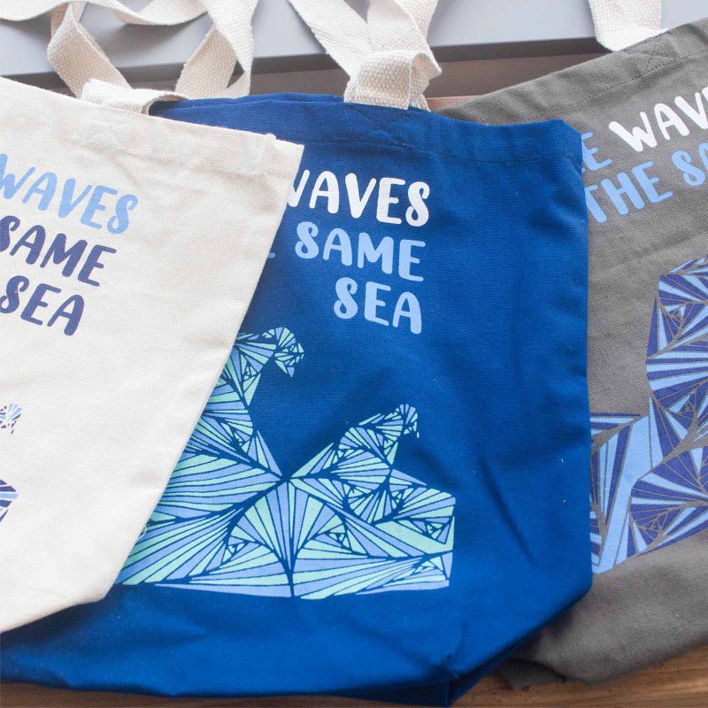 Bavlněná Taška s Potiskem - We are Waves - Šedá, Modrá a Natural