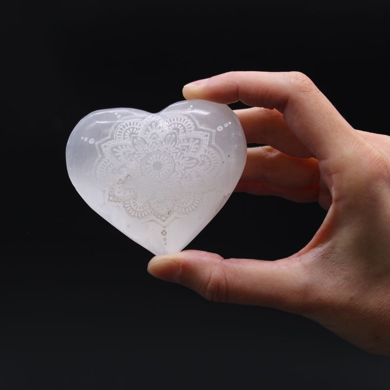 Selenitové Srdce - 7-8cm (Gravírovaná Mandala)
