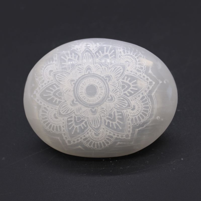Selenitový Oblázek - Gravírovaná Mandala