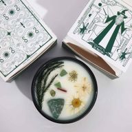 Hop Hare Magická Květinová Svíčka s Krystaly - Kouzelník