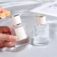 Kulatá Žebrovaná Láhev se Sprejem a Uzávěrem 30ml - Růžová
