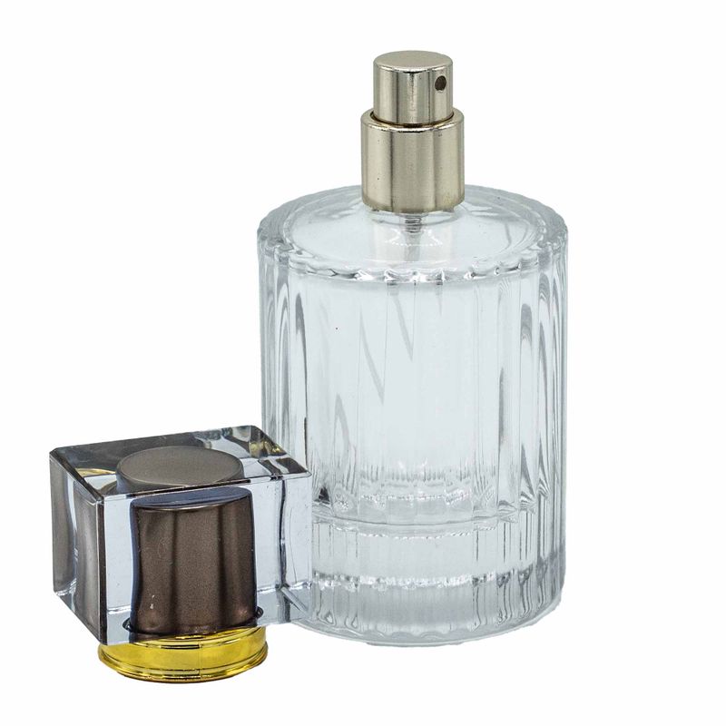 Kulatá Žebrovaná Láhev se Sprejem a Uzávěrem 50ml - Hnědá