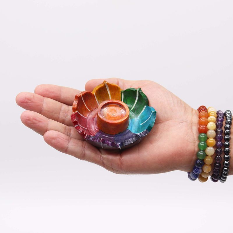 Mydlový kámen, malý držák na vonné tyčinky ve tvaru květu lotosu, 7,5 × 2,5 cm – Barvy čakry