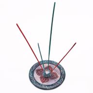 mýdlový kámen diskový držák na vonné tyčinky 12 cm – čtyřlístkový (držač kuželů a vonných tyčinek)