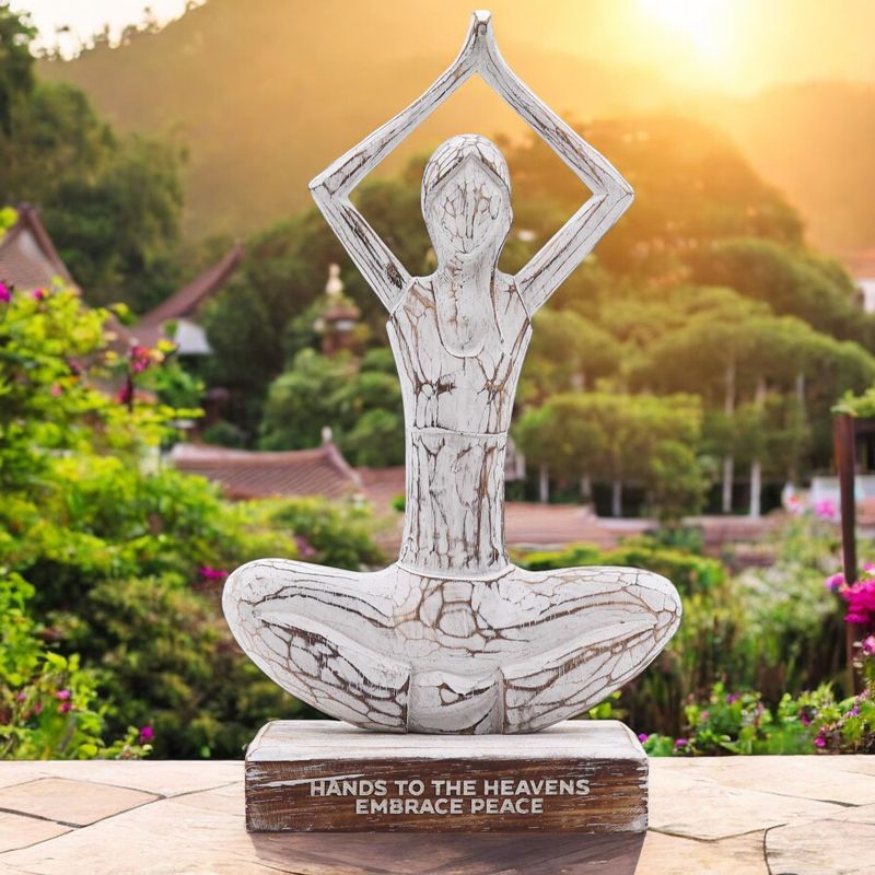Dřevěná Yoga Lady Figurka - Bílá Vymývaná - Pozice Ruce Nahoru - "Hands to the Heavens Embrace Peace"