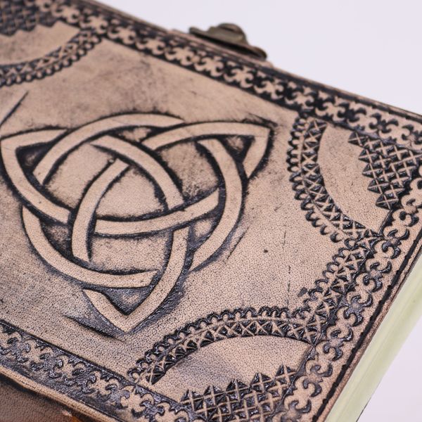 Kruhová Triquetra - Esoterický Zápisník - 200 Stran - 17.5x12.5x3cm