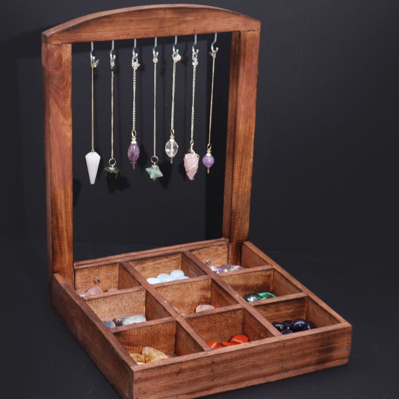 Stojan s Háčky a Výstavní Stojan - 9 (3x3) Přihrádek Tmavé Dřevo
