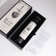 Sinful Apple černá svíčka s korkovým víkem v její dárkové krabičce