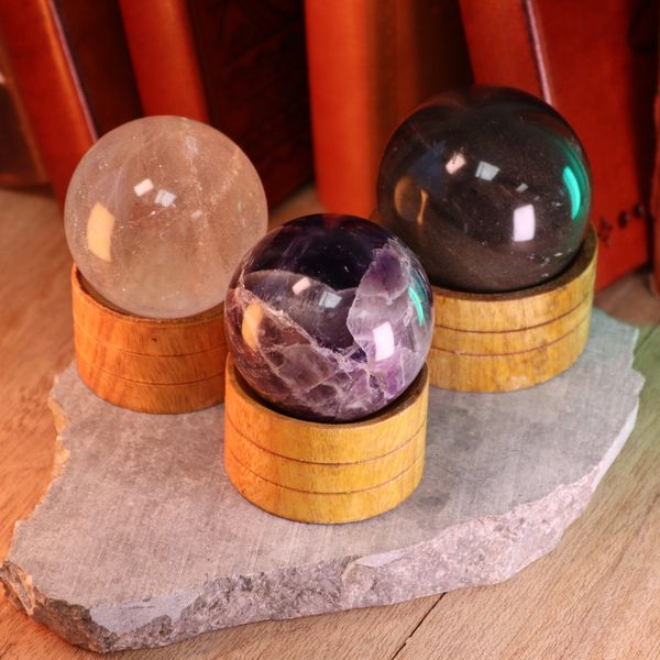 Křišťálové Koule z Drahých Kamenů
