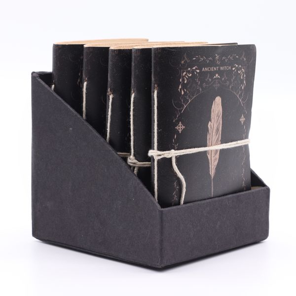 Různé Čarodějnické Rituální Zápisníky - Kožené (6x4.5") - Výstavní Balení