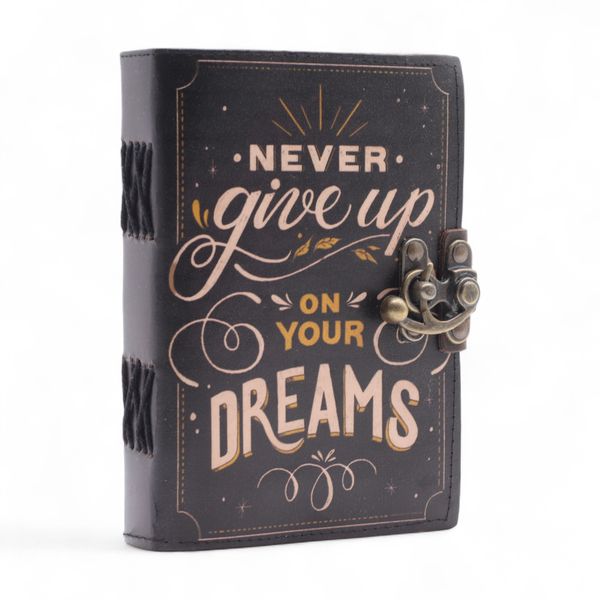 Kožený Zápisník s Potiskem (7x5") - Never Give Up On Your Dreams - 200 Stran