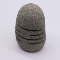 Přírodní Svícen z Říčného Kamene - Stojící Kámen s Výřezem  (9x20cm)