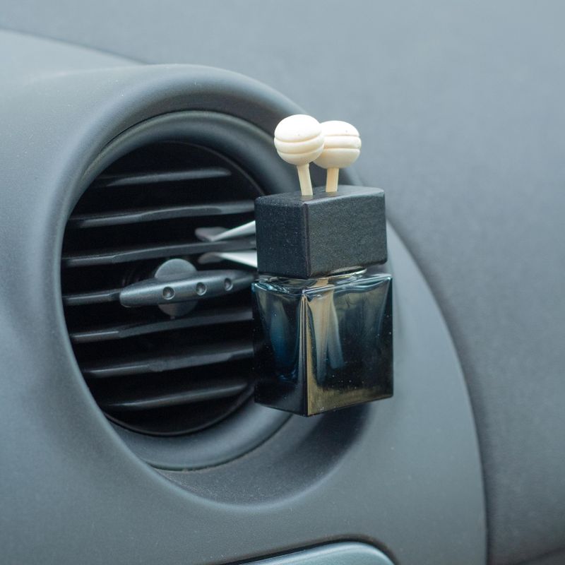 Černá Lahvička - Difuzér do Auta - do Ventilace - 8ml - (3 různé designy x 4)