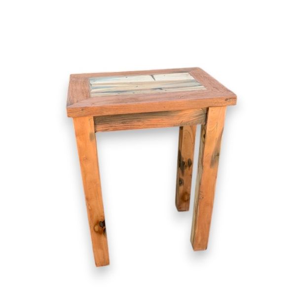 Vysoký Výstavní Stolek - Recyklované Dřevo