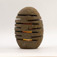 Přírodní Svícen z Říčného Kamene - Stojící Kámen s Výřezem (10x13x22cm)