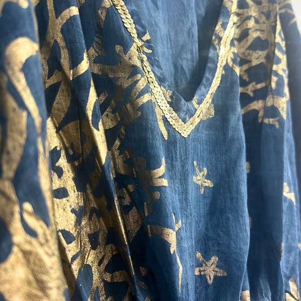 Nomád Sari - Kaftan - Mořská Modrá & Zlatá - Korálový Design