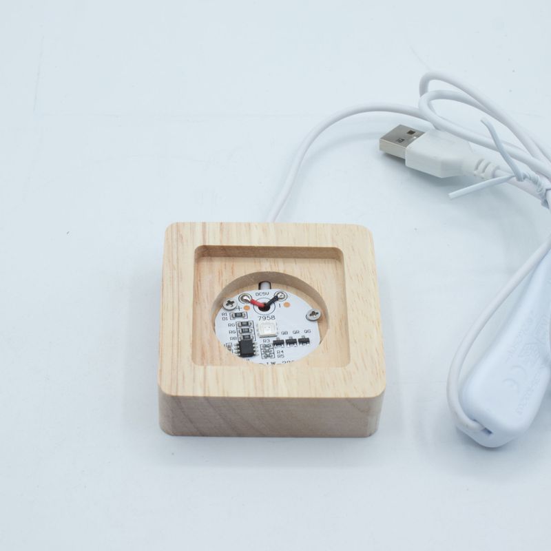 6cm Čtvercový Dřevěný USB LED Stojan - Více Barev