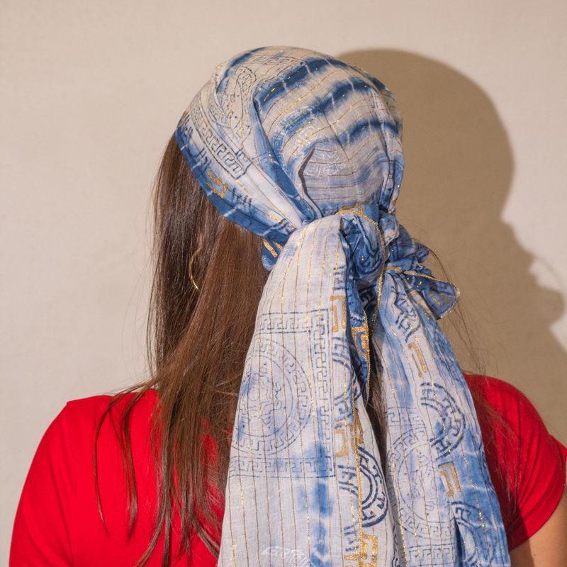 Nomad Sari  - Letní Šátek -  180x50cm - Marbella Potisk - Modrá se Zlatým Lemováním