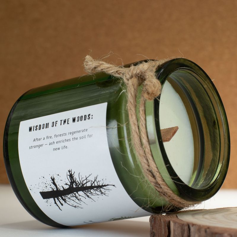 Woodwick sojová svíčka - Popel a dřevěný kouř