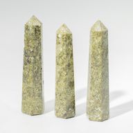 Drahokamové šestistranné obeliskové špičky, přibližně 11 cm – epidot