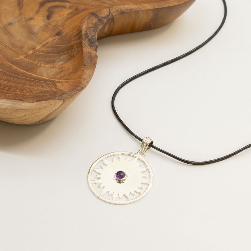 Indické duchovní přívěsky - postříbřený (45 cm šňůra) - Sun Worship Amethyst