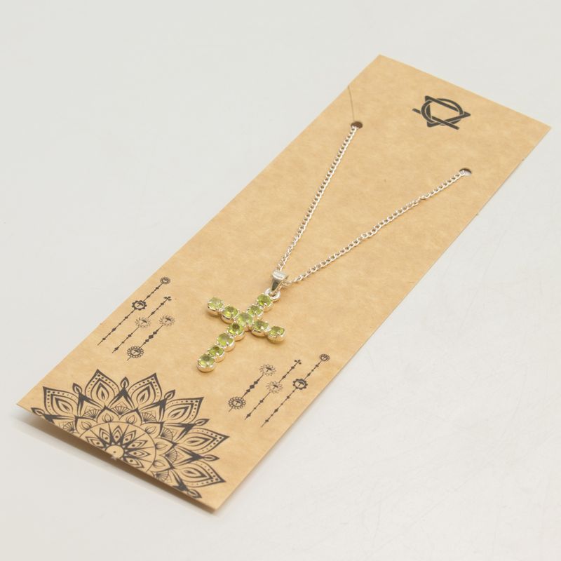 Indické modlitební přívěsky - postříbřené (řetízek 45 cm) - peridotový kříž