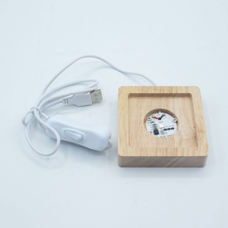 8cm Čtvercový Dřevěný USB LED Stojan - Více Barev