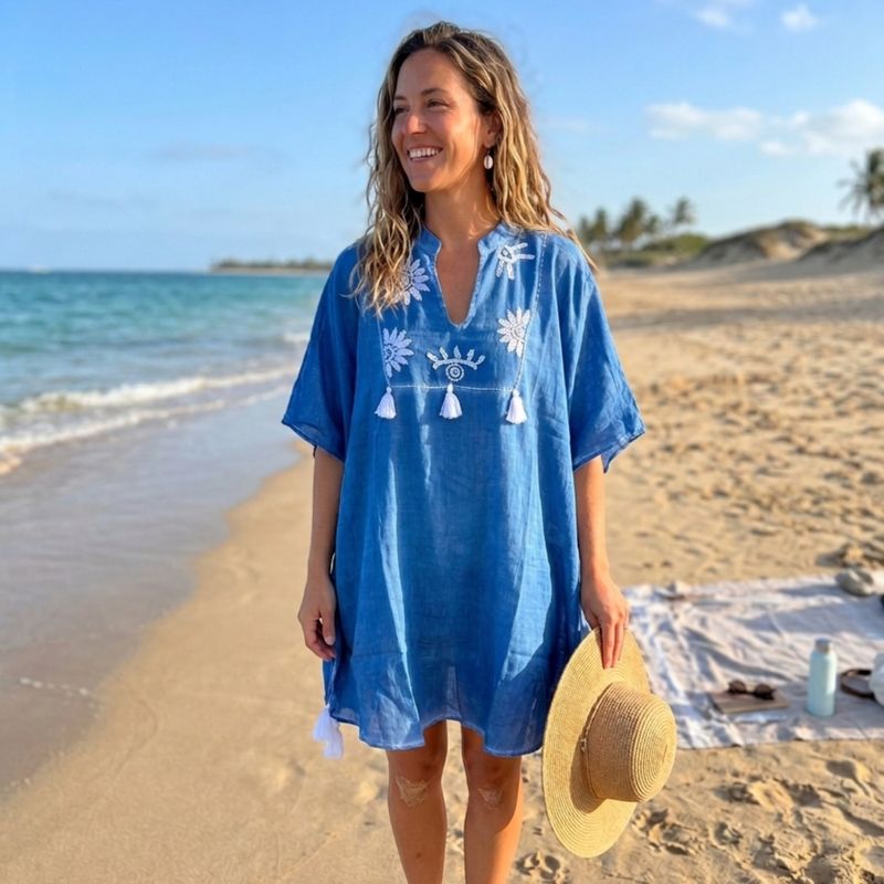 Nomad Sari z kolekce Med Collection - modrý kaftan s krémovou výšivkou a třásněmi