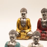 Stříbrný mini Buddha (různé barvy)