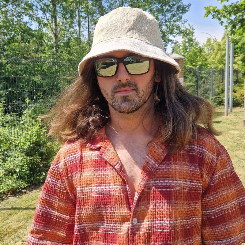 Patchovaná boho festivalová čepice z konopí a bavlny - přírodní