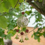 Indické zvonky - mosazný Květ života s korálkami Rudraksha - 3 zvonky - 6 × 27 cm