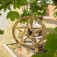 Indické zvonky - železný pentagram se kravskými zvony - 25x49 cm