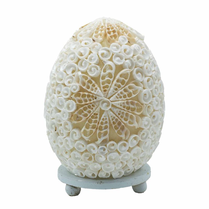 Boho lampa z mořských mušlí - oválná vyřezávaná umělecká mušle - 15 cm