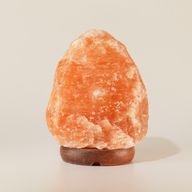 Kvalitní přírodní solná lampa – s podstavcem, přibližně 2–3 kg