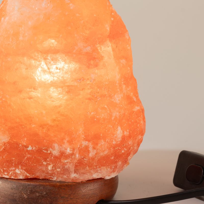 Kvalitní přírodní solná lampa – s podstavcem, přibližně 2–3 kg