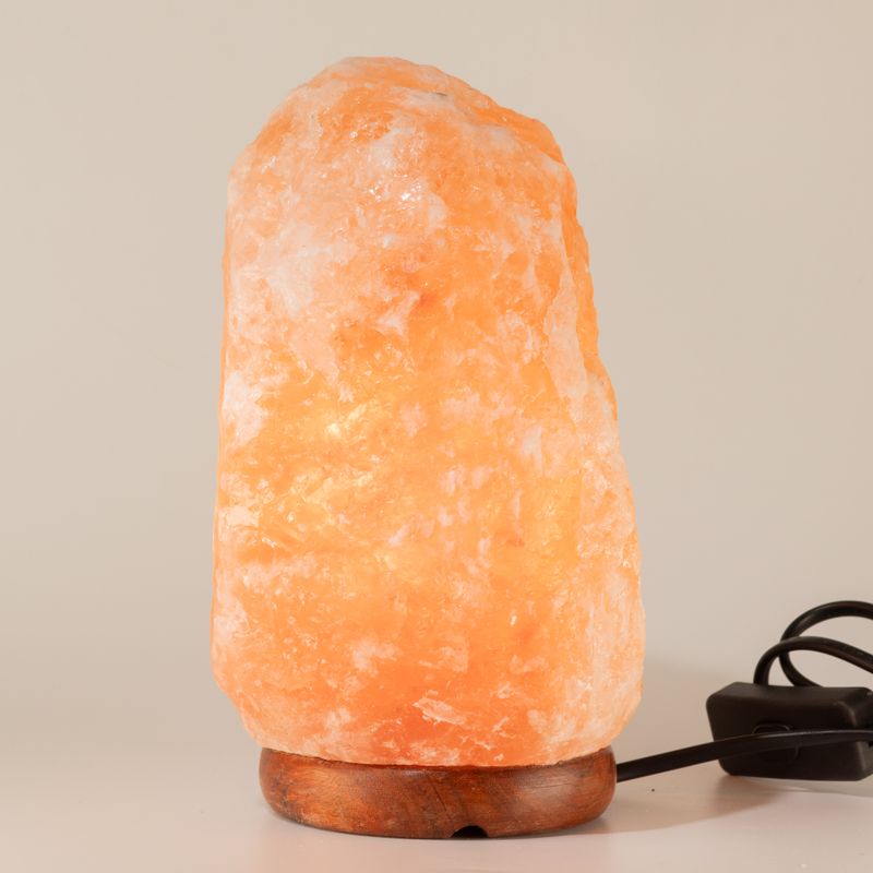 Kvalitní přírodní solná lampa - a základna přibližně 3–5 kg