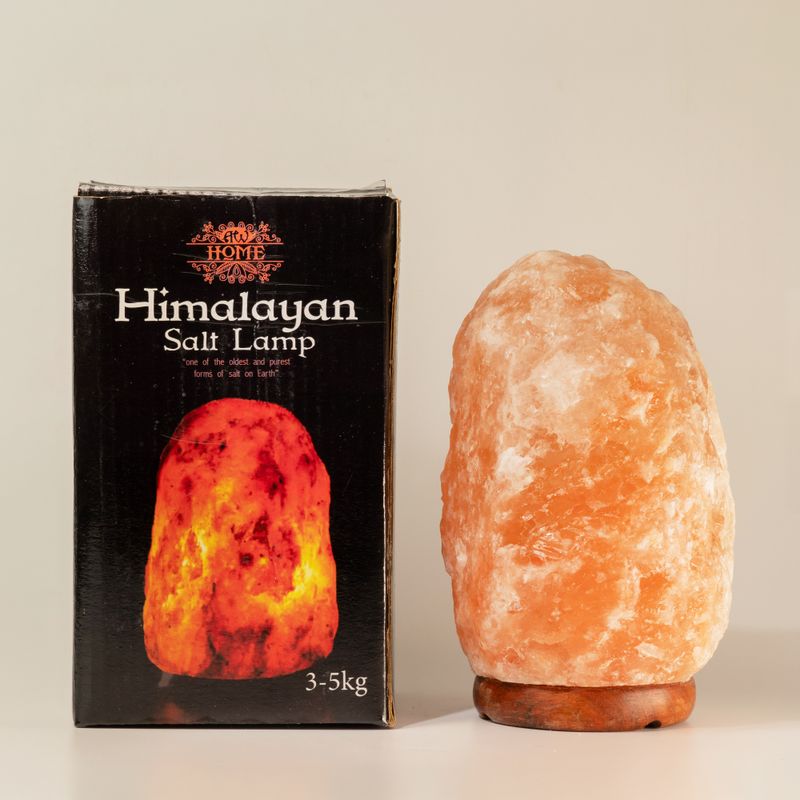 Kvalitní přírodní solná lampa - a základna přibližně 3–5 kg