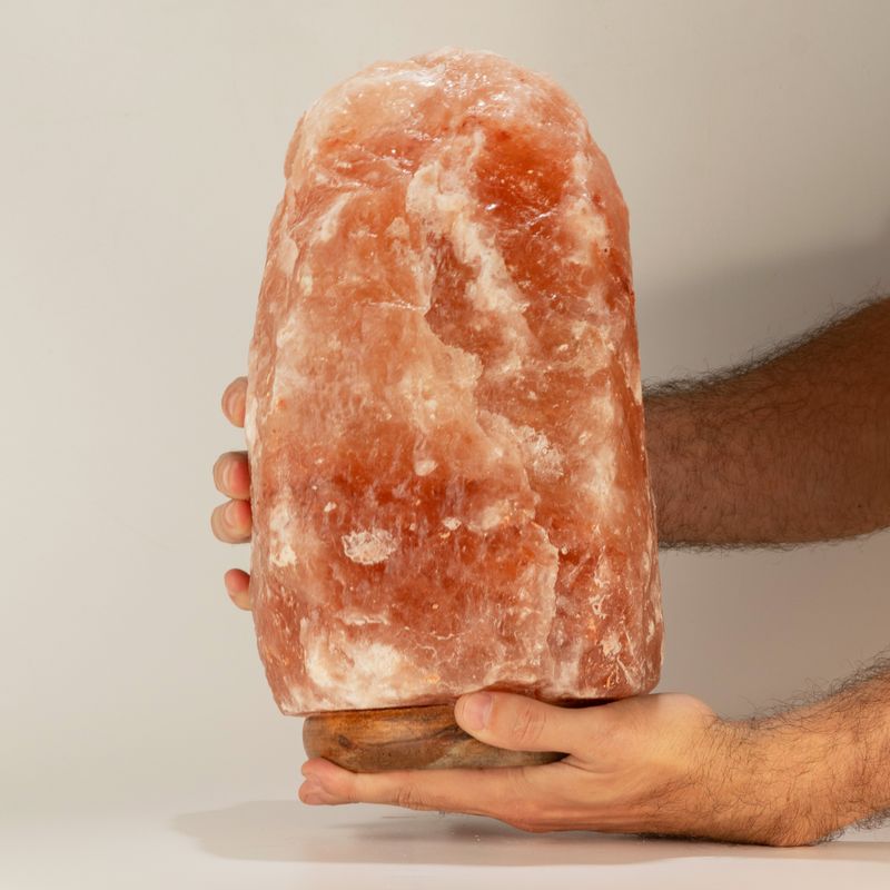 Kvalitní přírodní solná lampa - a základna přibližně 8–10 kg