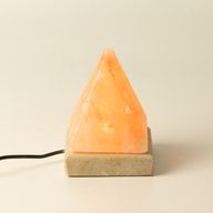 Kvalitní USB pyramidová solná lampa - 9 cm (1 ks)