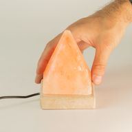 Kvalitní USB pyramidová solná lampa - 9 cm (1 ks)