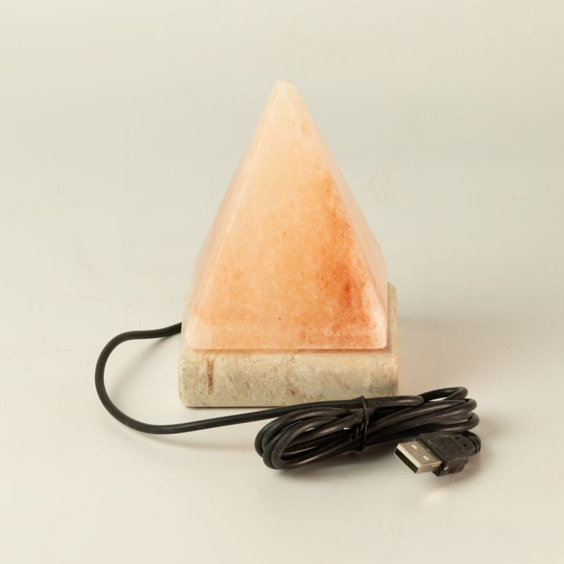 Kvalitní USB pyramidová solná lampa – 9 cm (vícebarevná)