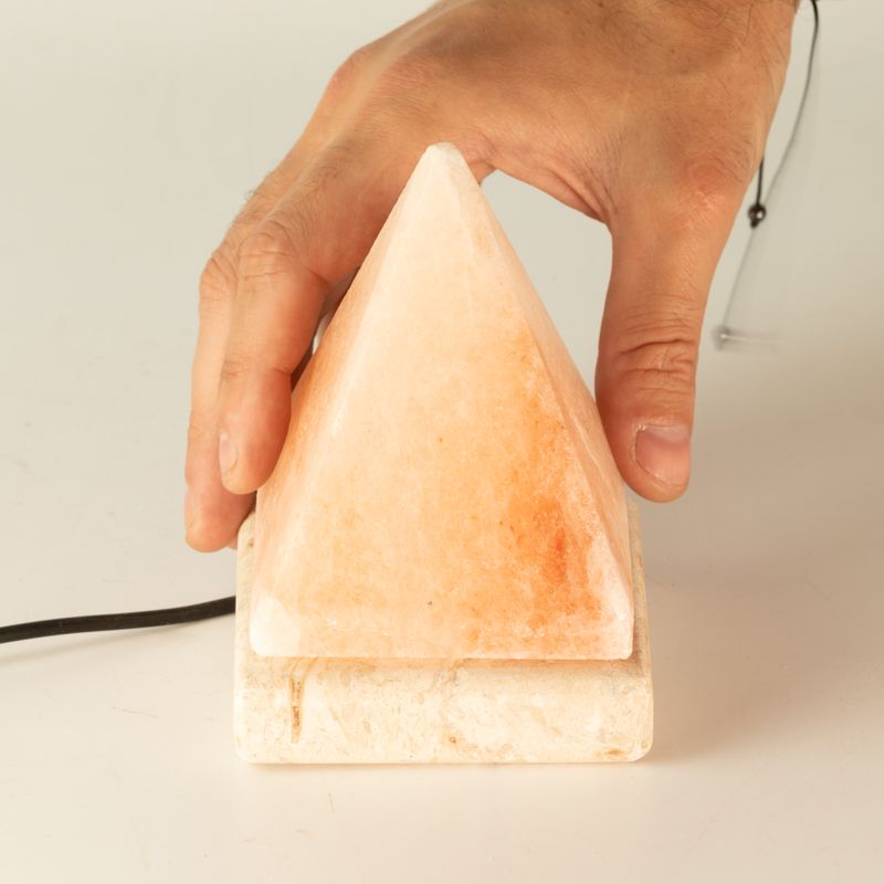 Kvalitní USB pyramidová solná lampa – 9 cm (vícebarevná)